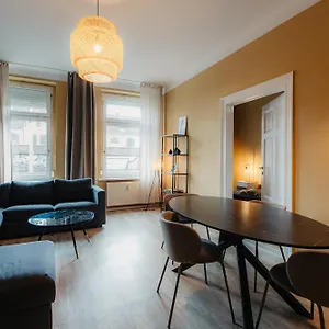 Luga Homes - Stadthaus Appart hôtel